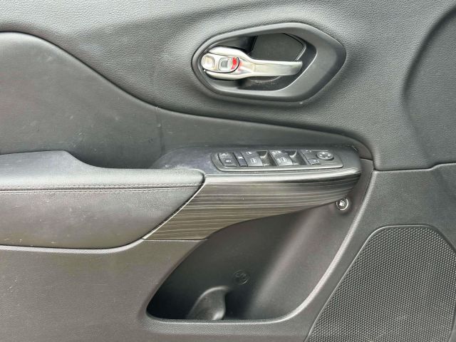 2015 Jeep Cherokee 4WD 4dr Limited 2015 Jeep Cherokee 4WD 4dr Limited