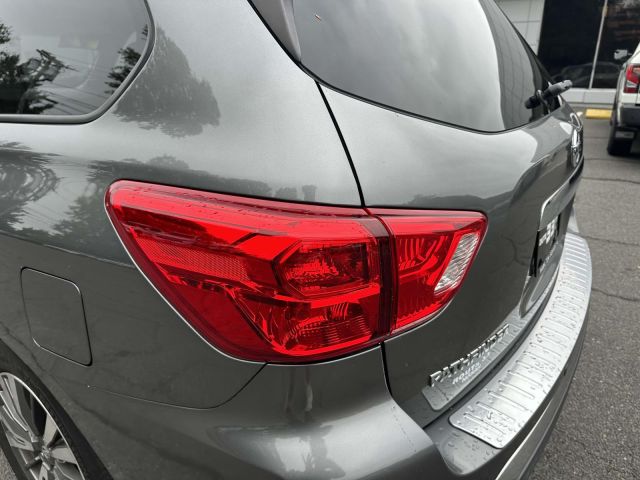 2017 Nissan Pathfinder 4x4 SL