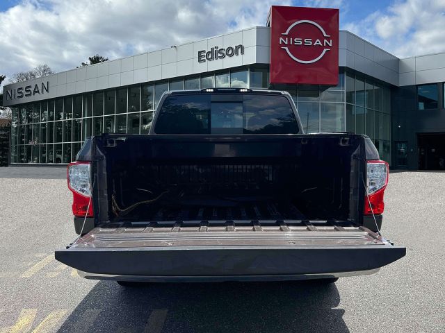 2017 Nissan Titan 4x2 Crew Cab SV