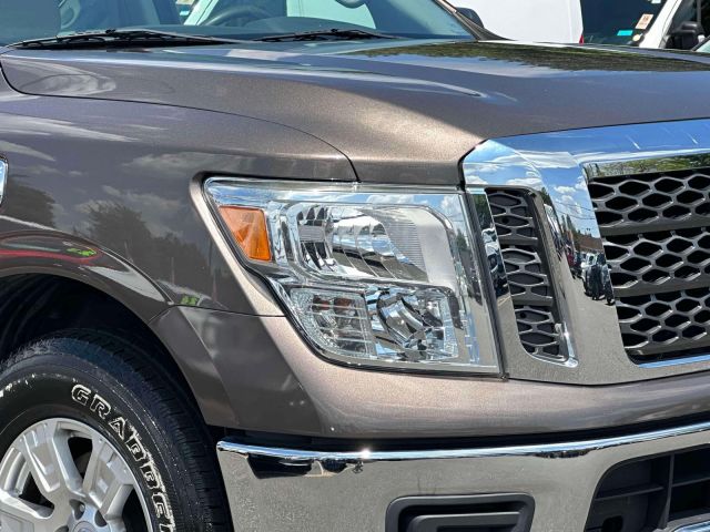 2017 Nissan Titan 4x2 Crew Cab SV