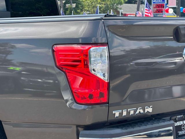 2017 Nissan Titan 4x2 Crew Cab SV