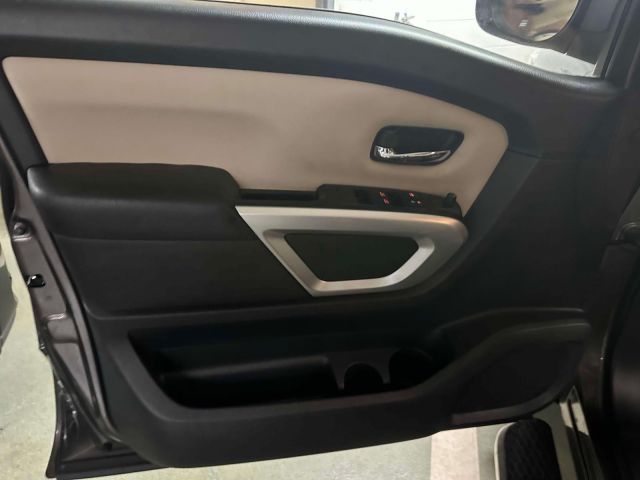 2017 Nissan Titan 4x2 Crew Cab SV