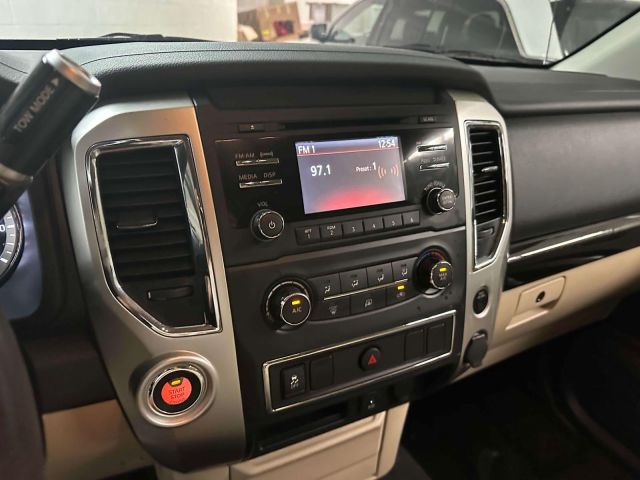 2017 Nissan Titan 4x2 Crew Cab SV