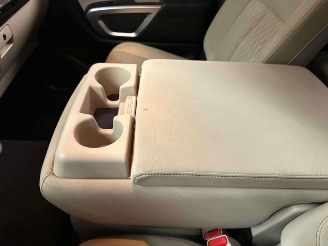 2017 Nissan Titan 4x2 Crew Cab SV