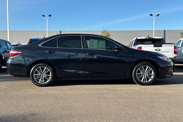 2017 Toyota Camry SE Pre-Owned