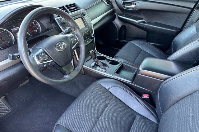 2017 Toyota Camry SE Pre-Owned