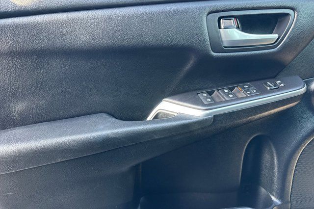 2017 Toyota Camry SE Pre-Owned