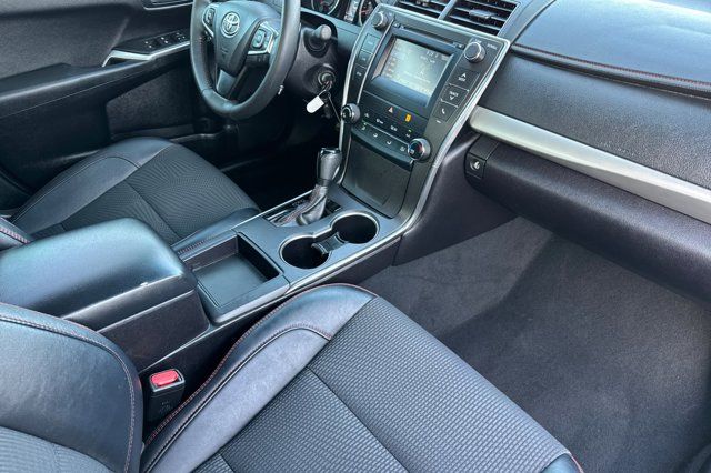 2017 Toyota Camry SE Pre-Owned