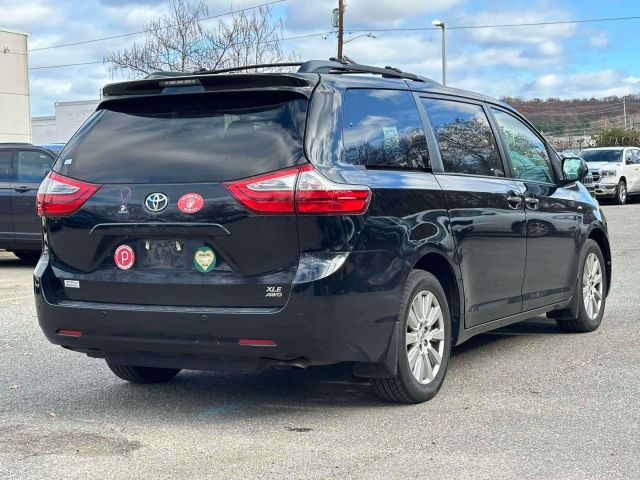 2017 Toyota Sienna XLE Premium AWD 7-Passenger (Natl)