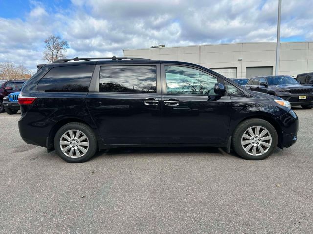 2017 Toyota Sienna XLE Premium AWD 7-Passenger (Natl)