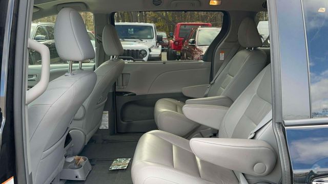 2017 Toyota Sienna XLE Premium AWD 7-Passenger (Natl)