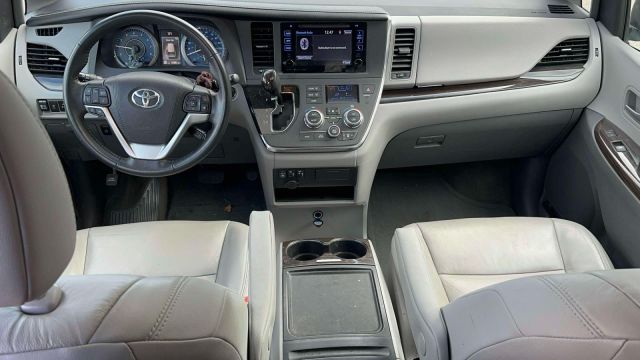 2017 Toyota Sienna XLE Premium AWD 7-Passenger (Natl)