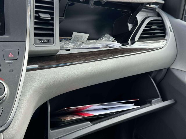 2017 Toyota Sienna XLE Premium AWD 7-Passenger (Natl)