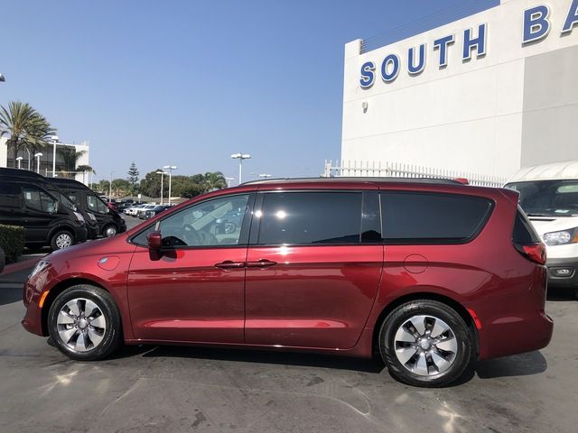 Used 2018 Chrysler Pacifica HYBRID Hybrid Touring L FWD For Sale Near