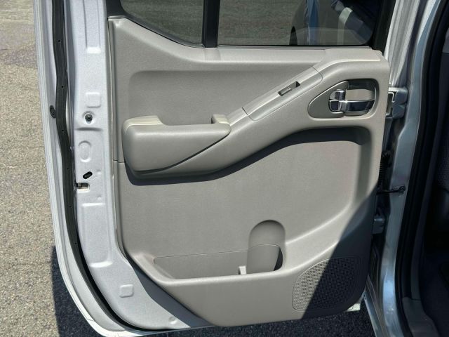2018 Nissan Frontier Crew Cab 4x4 SV V6 Auto