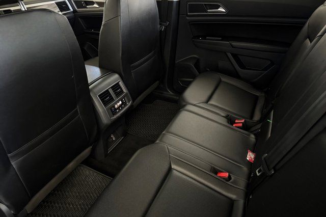 2018 Volkswagen Atlas 3.6L V6 SE w/Technology Pre-Owned 2018 Volkswagen Atlas 3.6L V6 SE w/Technology Pre-Owned