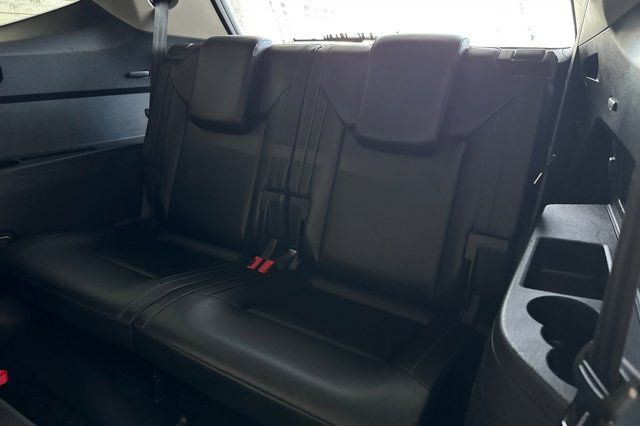 2018 Volkswagen Atlas 3.6L V6 SE w/Technology Pre-Owned 2018 Volkswagen Atlas 3.6L V6 SE w/Technology Pre-Owned