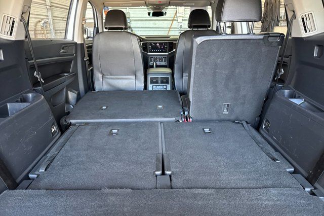 2018 Volkswagen Atlas 3.6L V6 SE w/Technology Pre-Owned 2018 Volkswagen Atlas 3.6L V6 SE w/Technology Pre-Owned