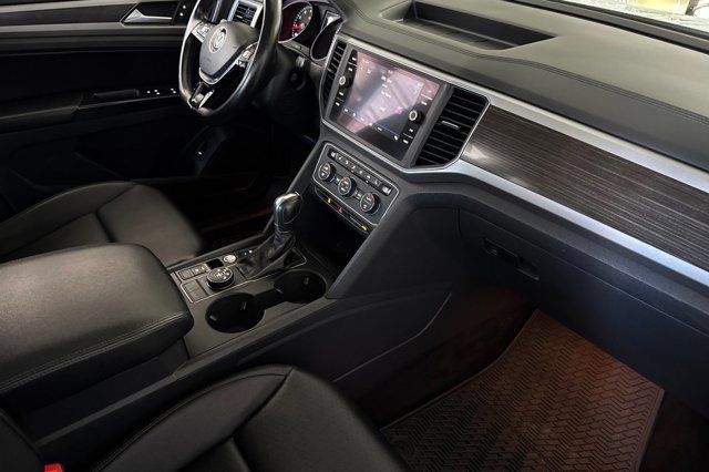 2018 Volkswagen Atlas 3.6L V6 SE w/Technology Pre-Owned 2018 Volkswagen Atlas 3.6L V6 SE w/Technology Pre-Owned