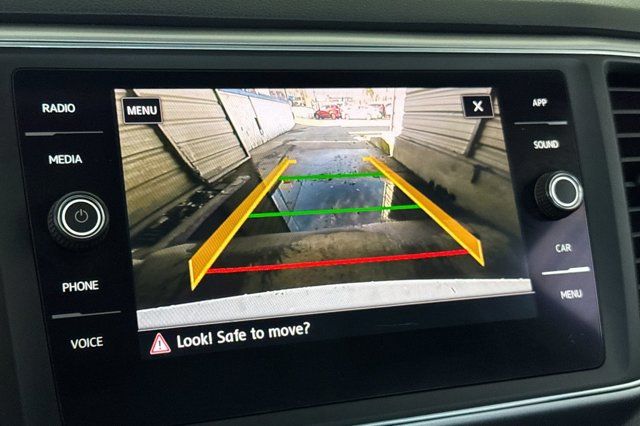 2018 Volkswagen Atlas 3.6L V6 SE w/Technology Pre-Owned 2018 Volkswagen Atlas 3.6L V6 SE w/Technology Pre-Owned