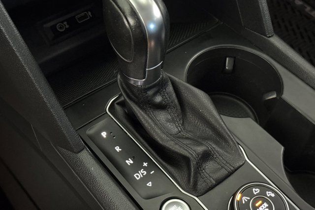 2018 Volkswagen Atlas 3.6L V6 SE w/Technology Pre-Owned 2018 Volkswagen Atlas 3.6L V6 SE w/Technology Pre-Owned