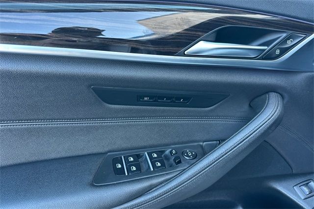 2019 BMW 5 Series 530e iPerformance 2019 BMW 5 Series 530e iPerformance