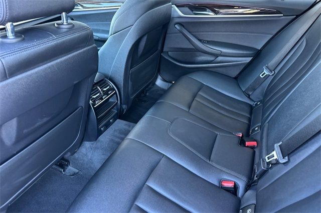 2019 BMW 5 Series 530e iPerformance 2019 BMW 5 Series 530e iPerformance