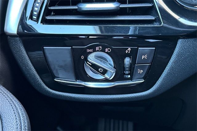 2019 BMW 5 Series 530e iPerformance 2019 BMW 5 Series 530e iPerformance