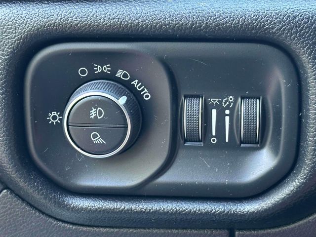 2019 Ram 1500 Big Horn/Lone Star 4x4 Crew Cab 64 Box