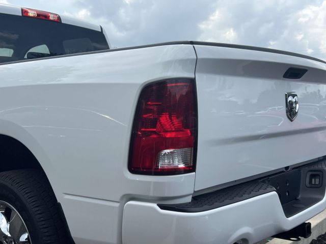 2019 Ram 1500 Classic Express 4x4 Quad Cab 64 Box