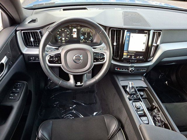 2019 Volvo XC60 R-Design