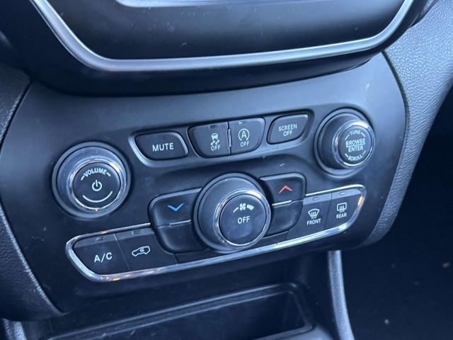 2020 Jeep Cherokee Latitude Plus 4x4 2020 Jeep Cherokee Latitude Plus 4x4