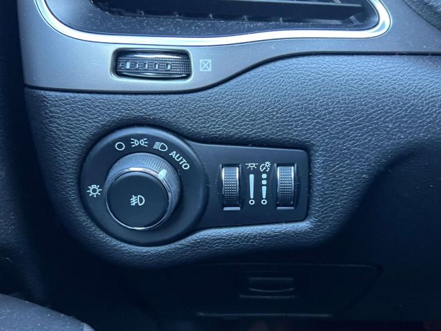 2020 Jeep Cherokee Latitude Plus 4x4 2020 Jeep Cherokee Latitude Plus 4x4