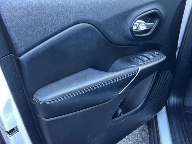 2020 Jeep Cherokee Latitude Plus 4x4 2020 Jeep Cherokee Latitude Plus 4x4