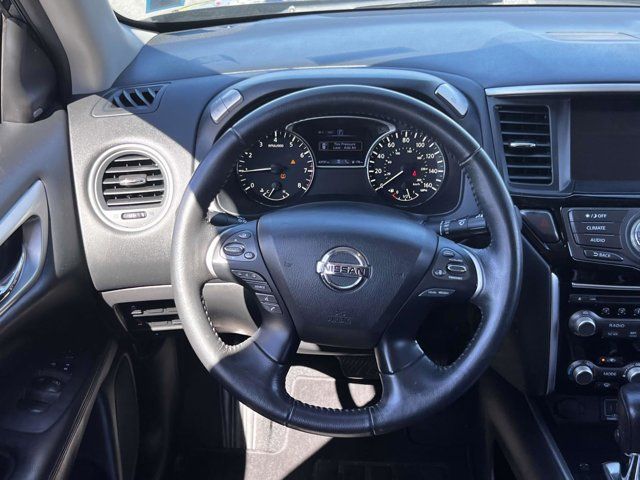 2020 Nissan Pathfinder SV