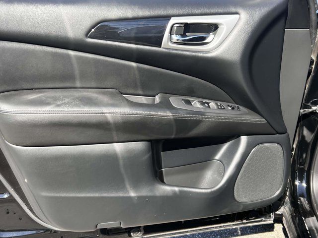 2020 Nissan Pathfinder SV