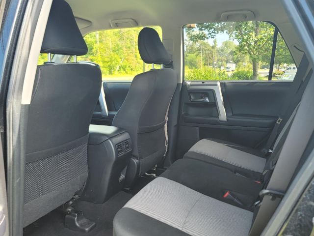 2020 Toyota 4Runner SR5 4WD (Natl) 2020 Toyota 4Runner SR5 4WD (Natl)