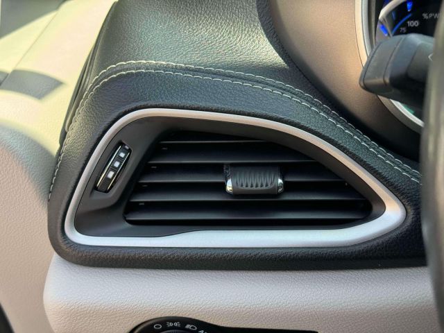 2021 Chrysler Pacifica Hybrid Touring L FWD