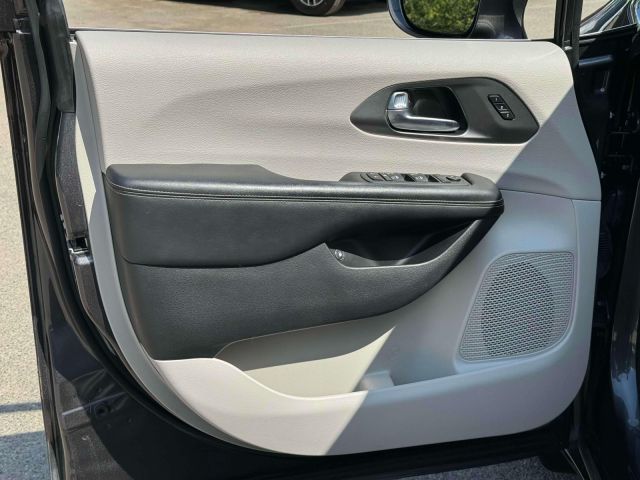 2021 Chrysler Pacifica Hybrid Touring L FWD