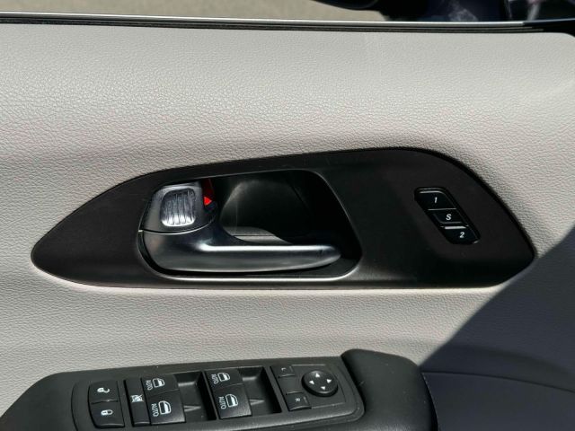 2021 Chrysler Pacifica Hybrid Touring L FWD
