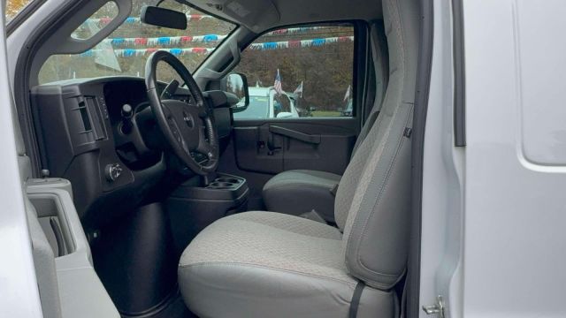 2021 GMC Savana Cargo Van RWD 2500 135 2021 GMC Savana Cargo Van RWD 2500 135