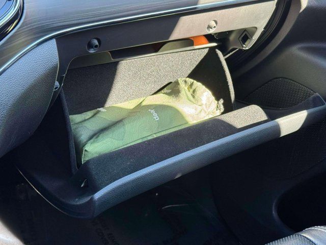 2021 Jeep Grand Cherokee 80th Anniversary 2021 Jeep Grand Cherokee 80th Anniversary