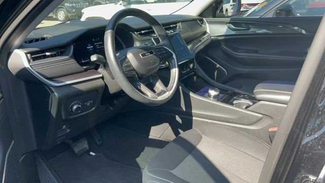 2021 Jeep Grand Cherokee L Laredo 4x4