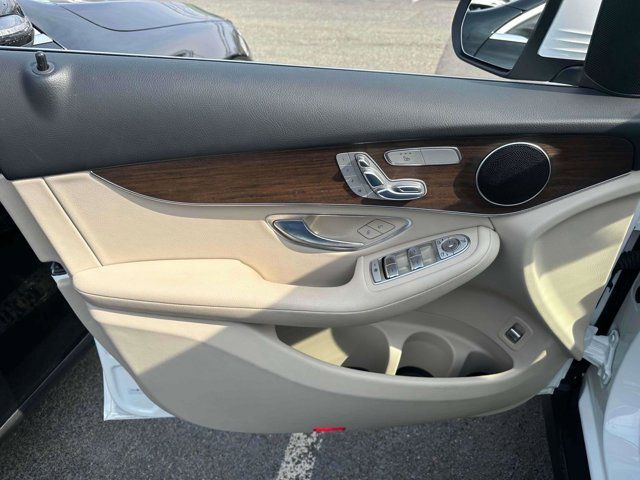 2021 Mercedes-Benz GLC GLC 300 2021 Mercedes-Benz GLC GLC 300