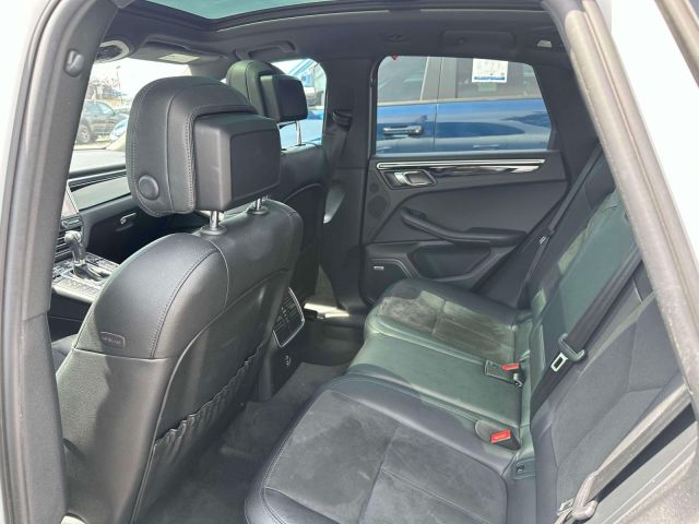 2021 Porsche Macan AWD