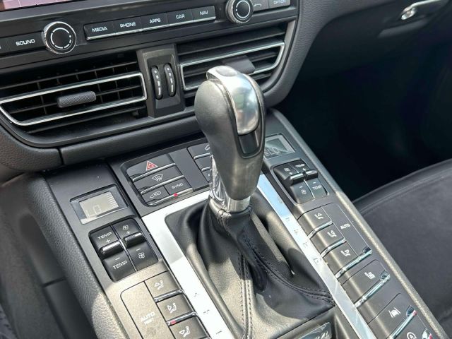 2021 Porsche Macan AWD