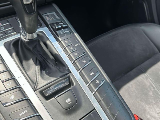 2021 Porsche Macan AWD