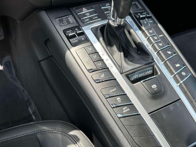 2021 Porsche Macan AWD