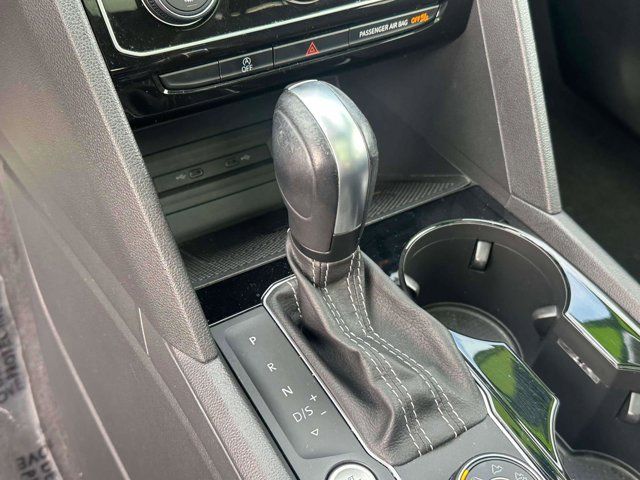 2021 Volkswagen Atlas 3.6L V6 SEL Premium R-Line 2021 Volkswagen Atlas 3.6L V6 SEL Premium R-Line