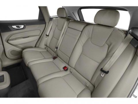 2021 Volvo XC60 Momentum 2021 Volvo XC60 Momentum